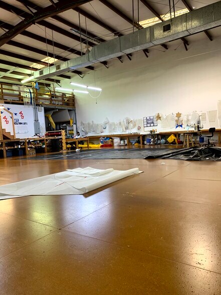 More Photos Of 2031 Anders Ln, Kemah Light Distribution For Lease