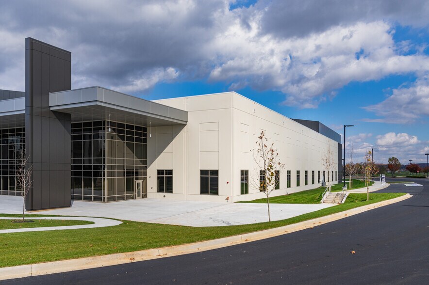 More Photos Of 8484 Progress Dr, Frederick Research And Development For Lease