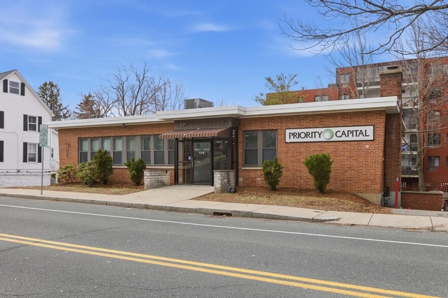 More Photos Of 174 Green St, Melrose Office For Sale