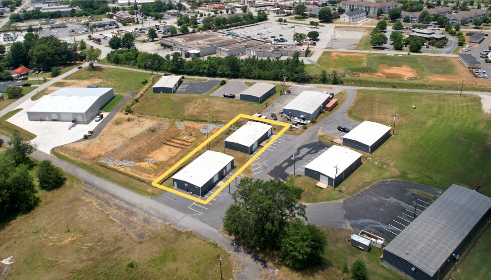 Primary Photo Of 410 Westbrook Ct, Spartanburg Unknown For Lease