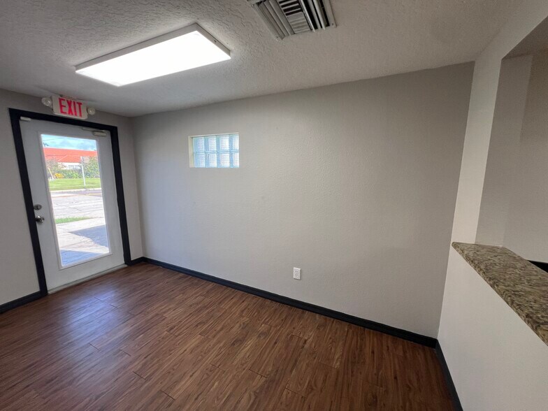 More Photos Of 512 S Dale Mabry Hwy, Tampa Office For Sale