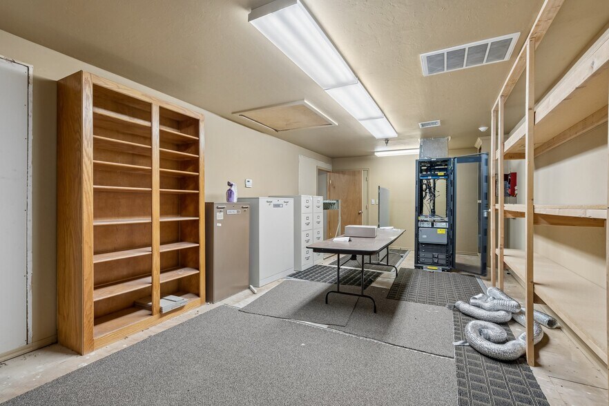 More Photos Of 2933 S Bryant Ave, Edmond Office For Sale