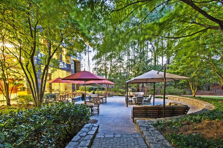 More Photos Of 5607 Glenridge Dr NE, Atlanta Office For Lease