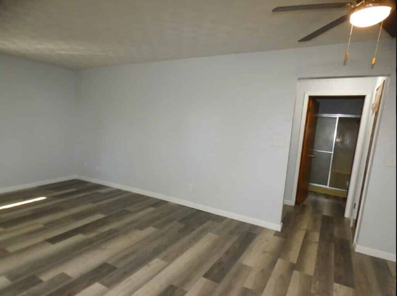 More Photos Of 105 S Washington St, Sparta Apartments For Sale