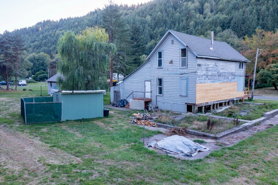 More Photos Of 11 Elk City rd, Toledo Specialty For Sale