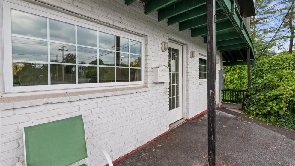 More Photos Of 5 Canada St, Lake George Hotel For Sale