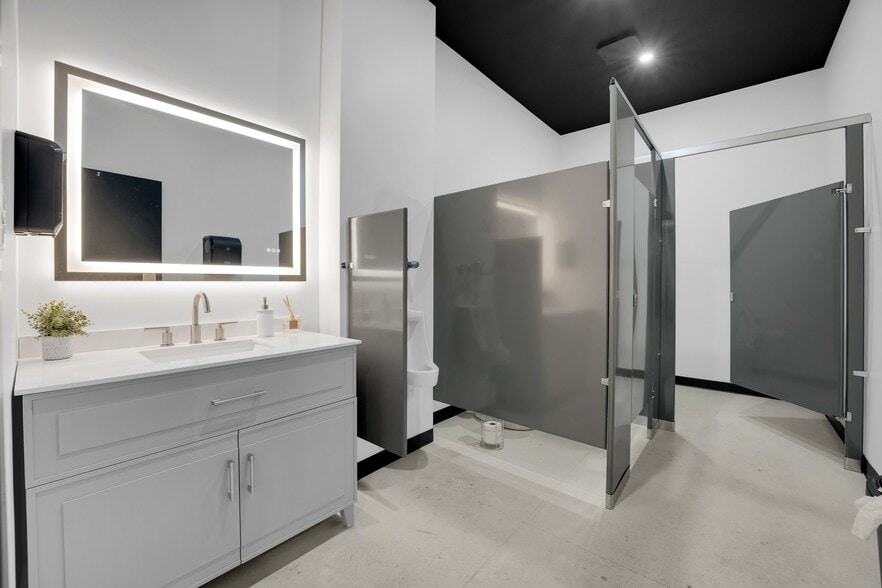 More Photos Of 22800 Highway H, Sedalia Manufacturing For Sale