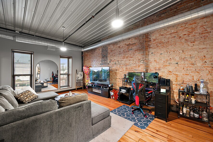 More Photos Of 112 E 3rd St, Imlay City Storefront Retail Residential For Sale