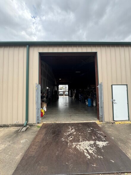More Photos Of 4920 Pinemont Dr, Houston Manufacturing For Sale