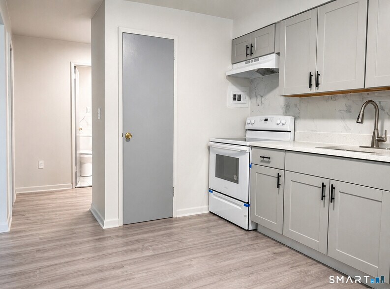 More Photos Of 18 Sherman St, Hartford Apartments For Sale