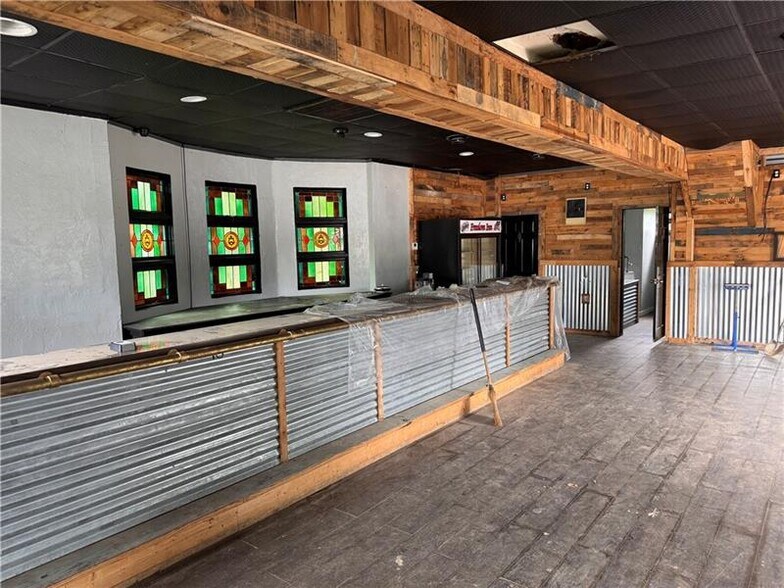 More Photos Of 2222 Freeport Rd, New Kensington Storefront For Sale