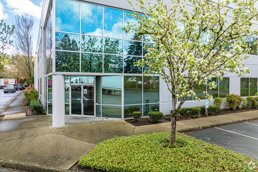 More Photos Of 21612 88th Ave S, Kent Warehouse For Lease