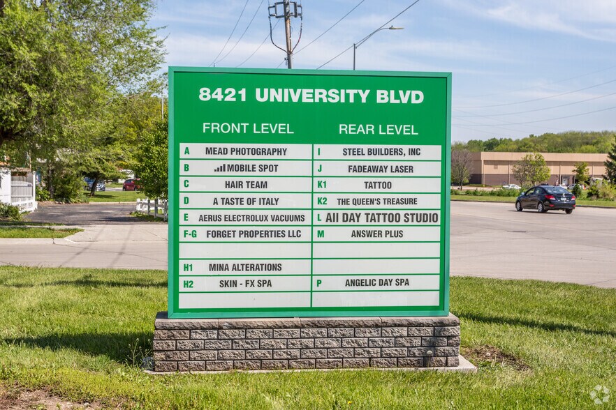 More Photos Of 8421 University Ave, Clive Office Residential For Lease