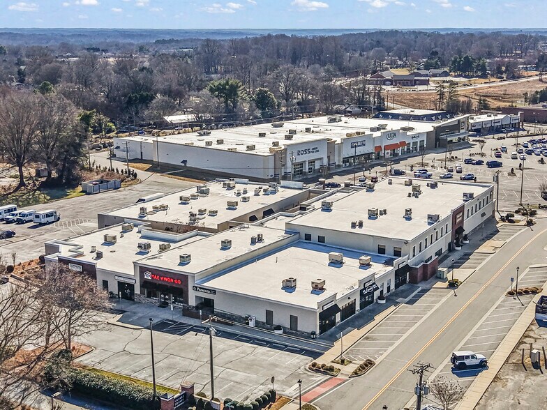 More Photos Of 6000 Meadow Brook Mall Ct, Clemmons Storefront Retail Office For Lease