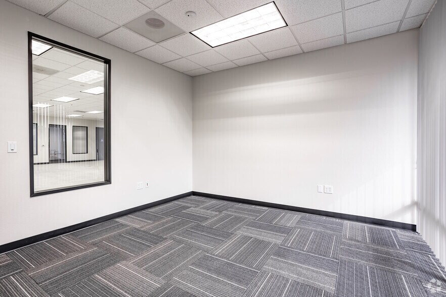 More Photos Of 1821 Kettering St, Irvine Warehouse For Lease