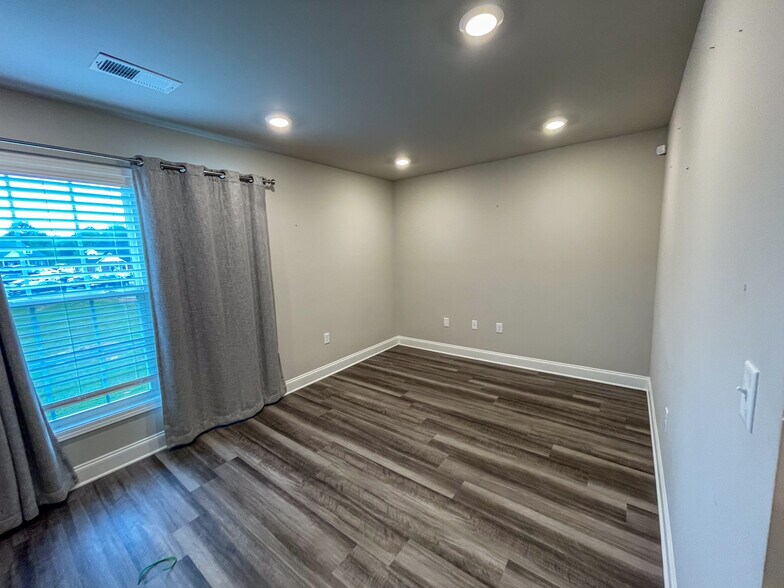 More Photos Of 132 Broadbent Way, Anderson Medical For Sale