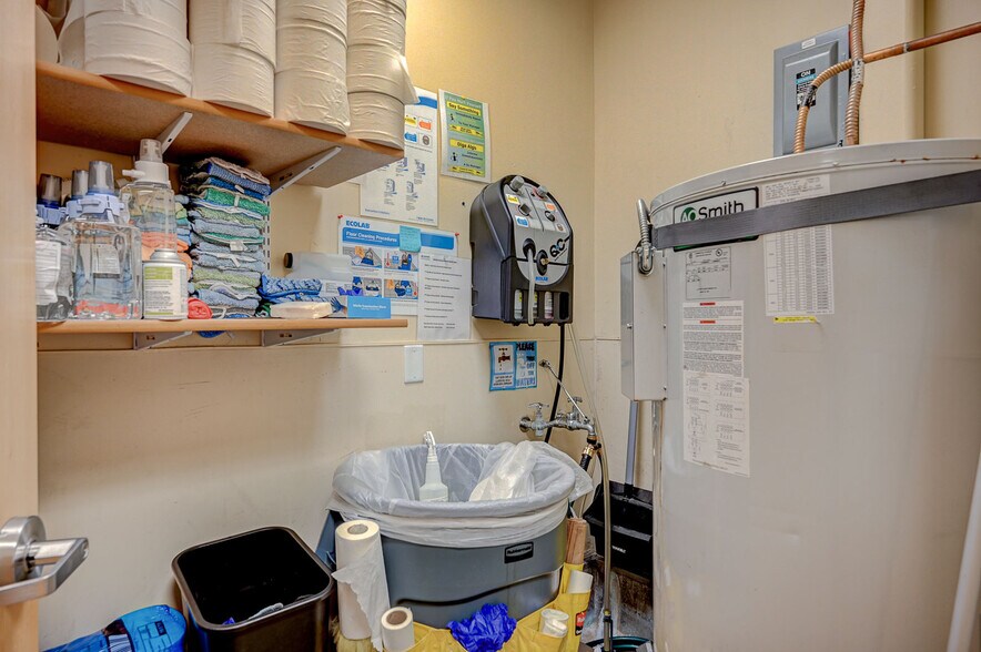 More Photos Of 270 W Lake Mead Pky, Henderson Freestanding For Sale