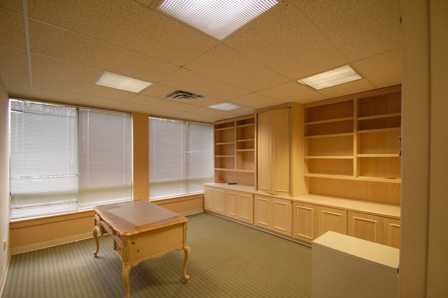 More Photos Of 8100 Ravines Edge Ct, Columbus Medical For Lease