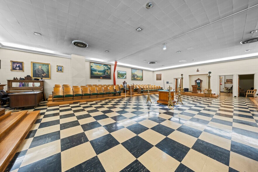 More Photos Of 126 N Elizabeth Ln, Rock Hill Flex For Sale