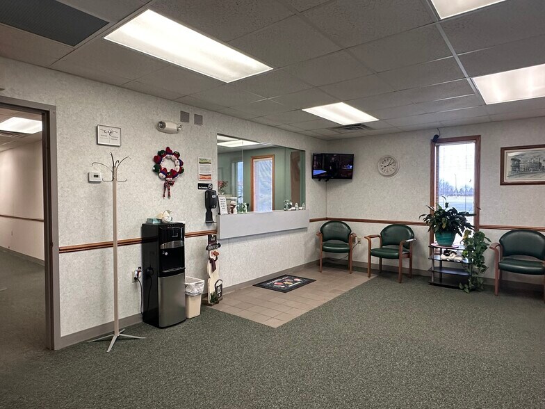 More Photos Of 220 SW 5th St, Woodhull Medical For Sale