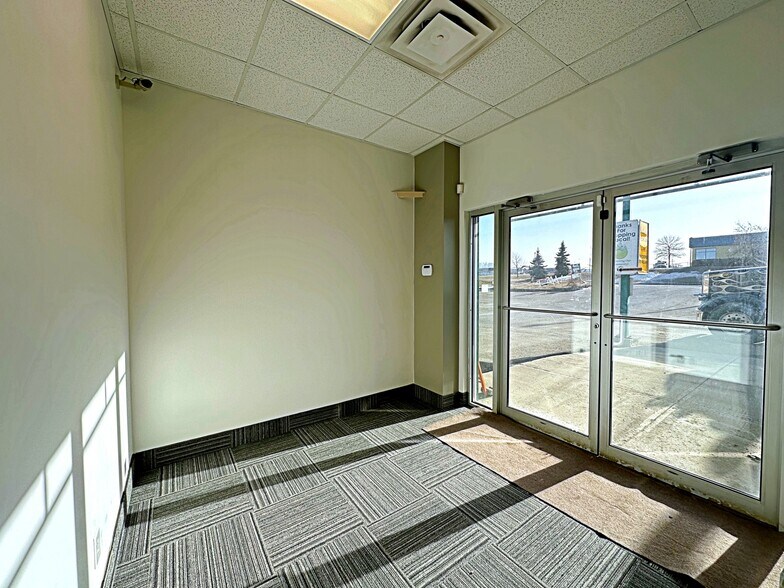 More Photos Of 195 Mackay Cres, Fort McMurray Warehouse For Sale