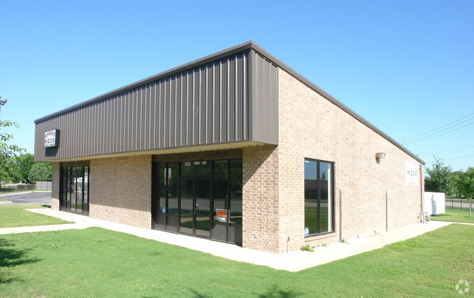 More Photos Of 3001 N Elm St, Denton Storefront For Sale