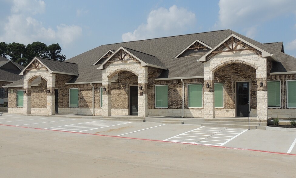 Primary Photo Of 1904 Longmire Rd, Conroe Unknown For Lease