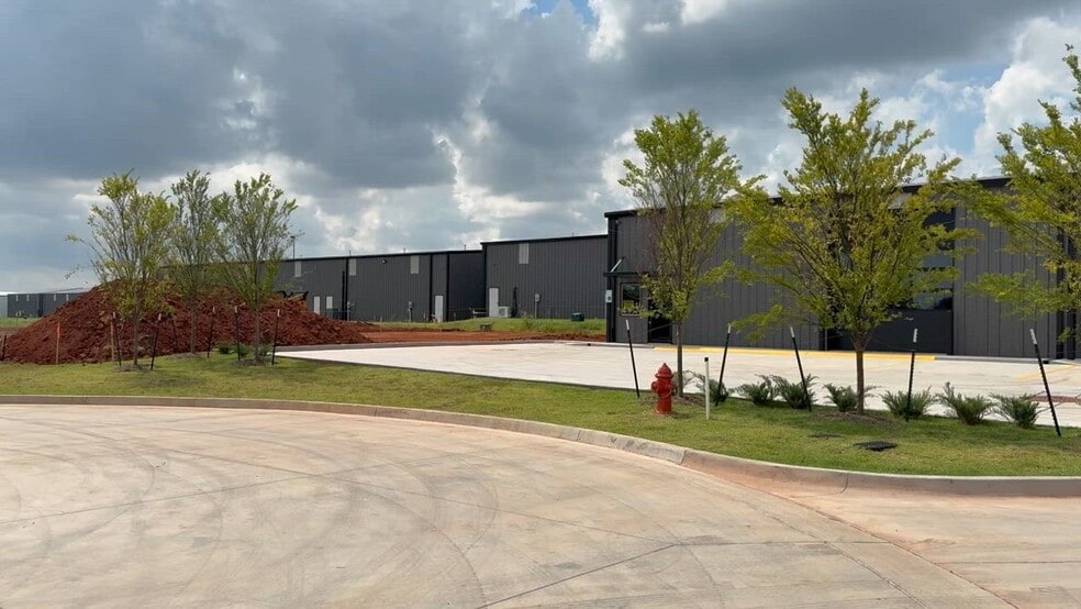 Primary Photo Of 7717 NW 81st Cir, Oklahoma City Warehouse For Lease