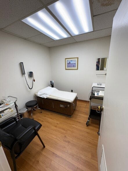 More Photos Of 5232-5248 Dawes Ave, Alexandria Office For Sale