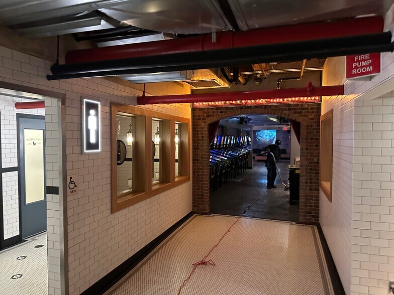 More Photos Of 1260 Washington Blvd, Detroit General Retail For Lease