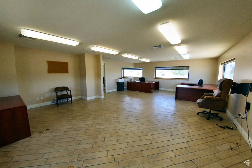 More Photos Of 848 S 2000 W, Syracuse Unknown For Lease