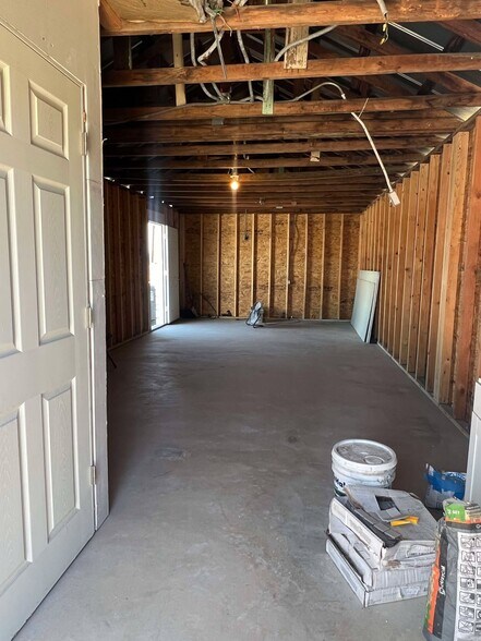 More Photos Of 114 Historic Old Hwy 90, San Antonio Flex For Sale