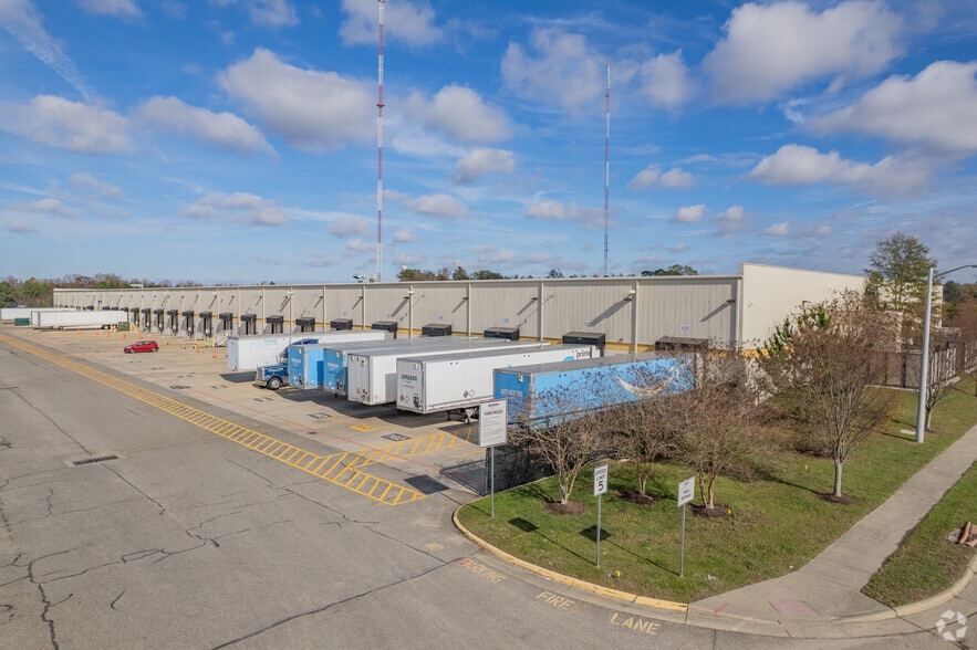 More Photos Of 103 Industrial Dr, Suffolk Distribution For Lease