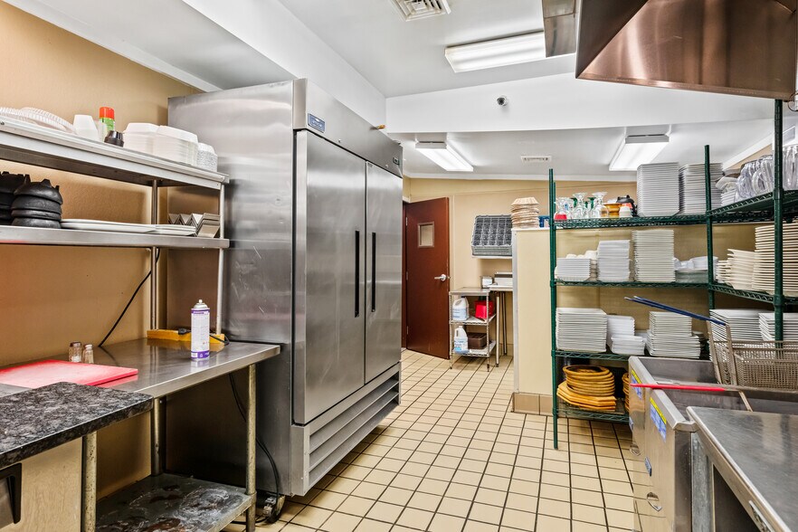 More Photos Of 5626 W Lincoln Hwy, Parkesburg Restaurant For Sale