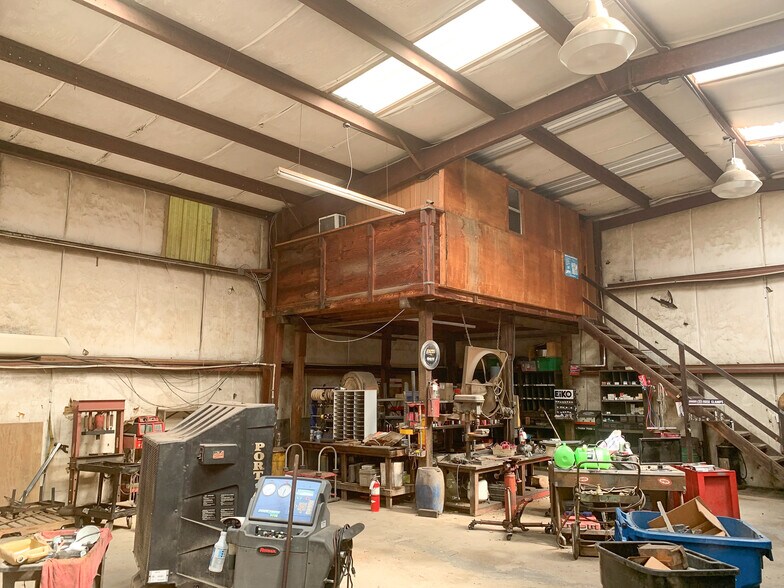 More Photos Of 7010 Moffett Rd, Mobile Industrial For Sale