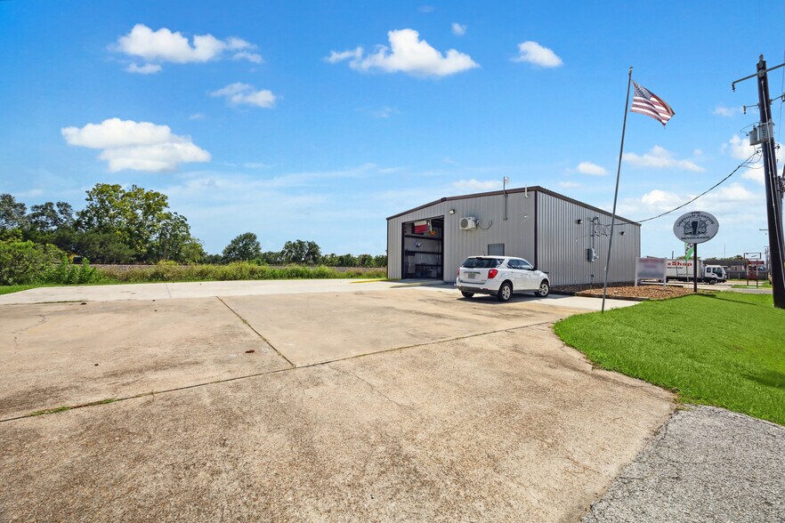 More Photos Of 13111 Highway 6, Santa Fe Freestanding For Sale