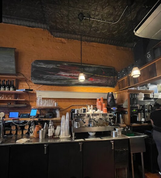 More Photos Of 323 W 11th St, New York Apartments For Lease