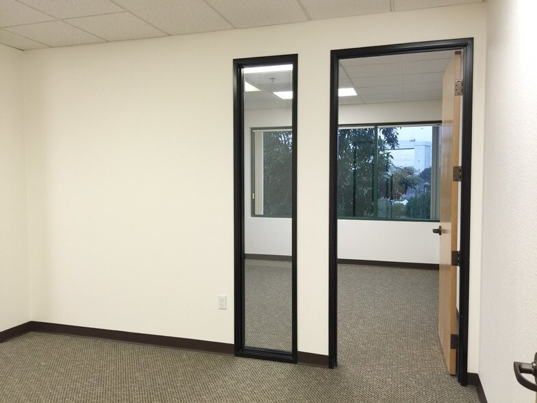 More Photos Of 440 S Melrose Dr, Vista Office For Sale