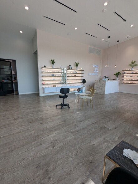 More Photos Of 5706 San Felipe St, Houston General Retail For Lease