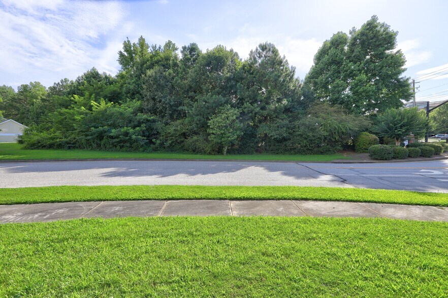More Photos Of 500 W Lanier Ave, Fayetteville Land For Lease