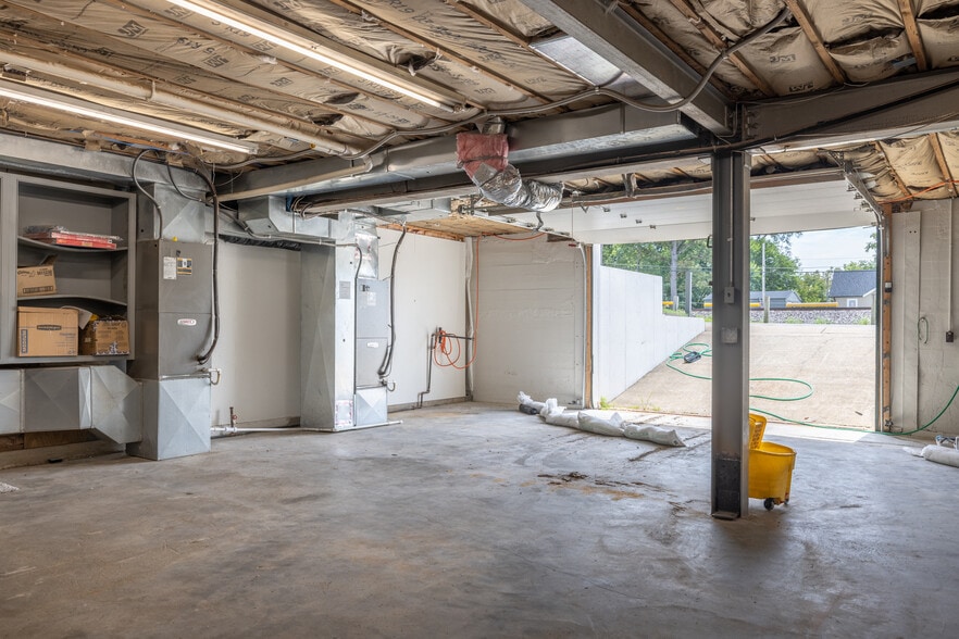 More Photos Of 107 Cherry St, Wright City Flex For Lease