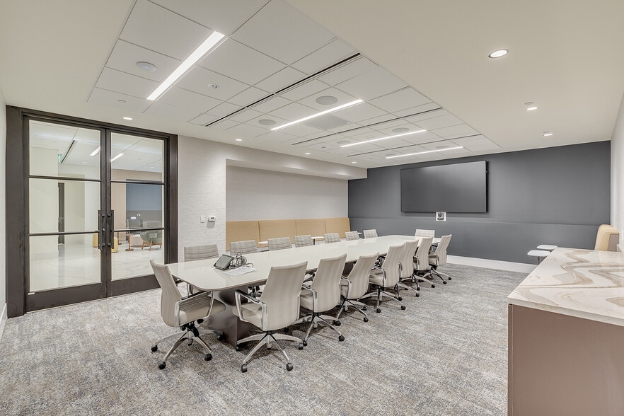 More Photos Of 8117 Preston Rd, Dallas Office For Lease