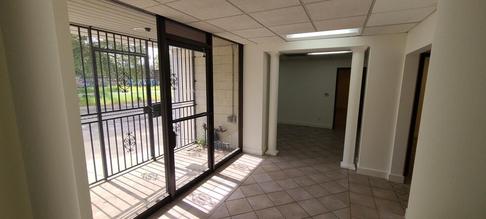 More Photos Of 10615 Chandler Blvd, North Hollywood Industrial For Lease