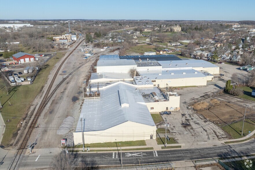 More Photos Of 426 S Montgomery St, Watertown Manufacturing For Lease