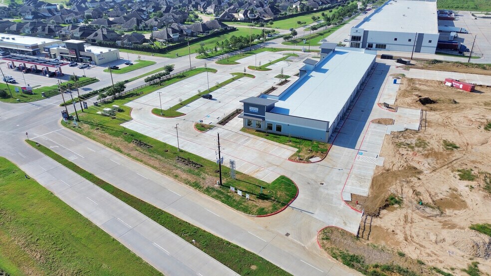 More Photos Of 30625 Kingsland Blvd, Brookshire Storefront For Lease