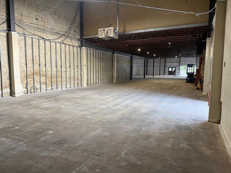 More Photos Of 1190 Pompton Ave, Cedar Grove General Retail For Lease