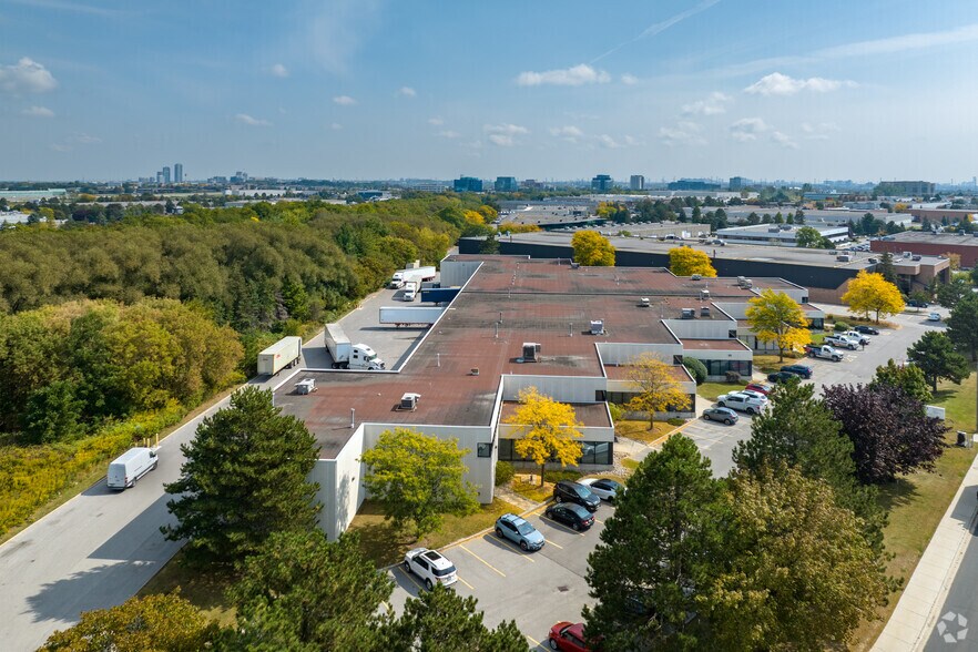 More Photos Of 45 Mural St, Richmond Hill Research And Development For Lease