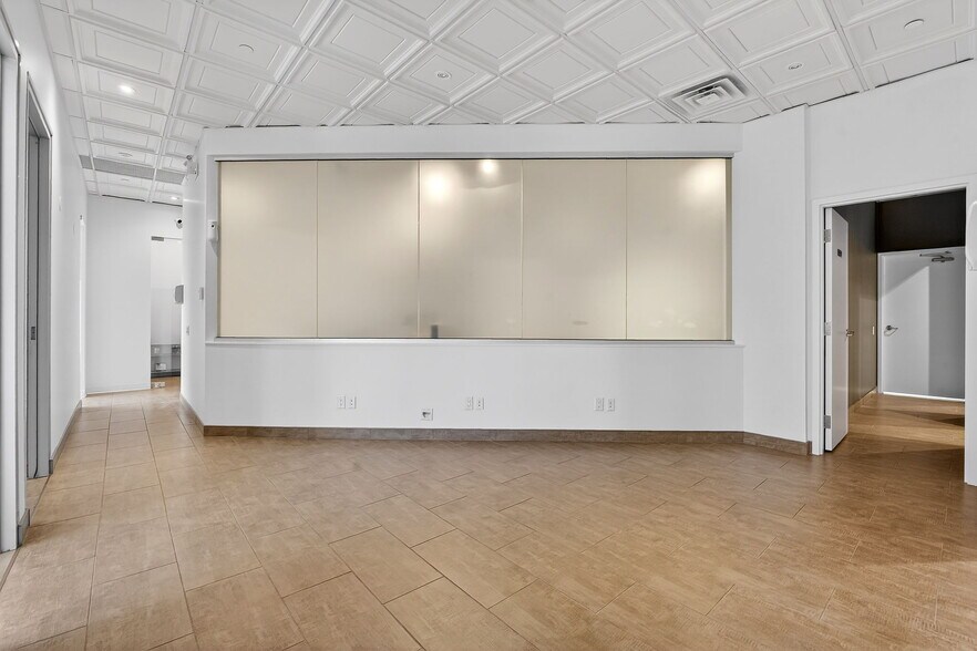 More Photos Of 3075 Hospital Gate, Oakville Medical For Lease