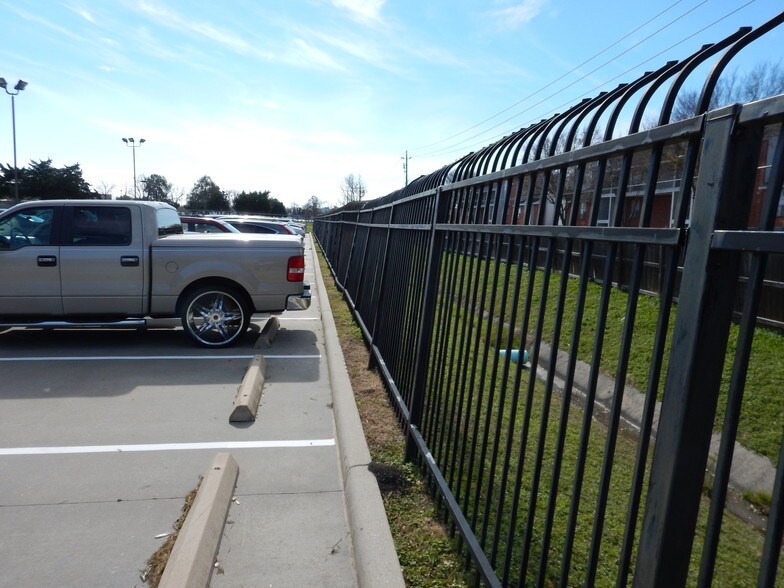 More Photos Of 9945 Bissonnet St, Houston Office For Sale