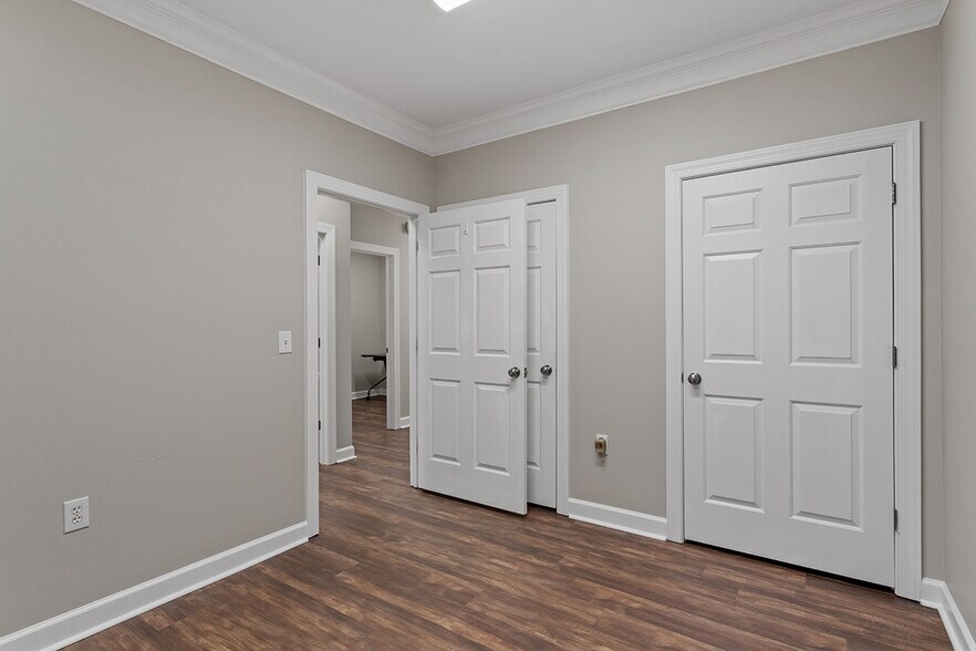 More Photos Of 6501 Creedmoor Rd, Raleigh Office Residential For Lease